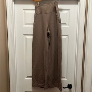 NWT Alo serenity, wide leg sweatpant Wide Leg High Waist- Light Cocoa